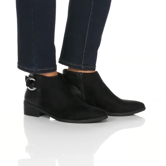 Bella Vita Shoes - Polished Snakeskin Embossed Detail Block Heel Boot